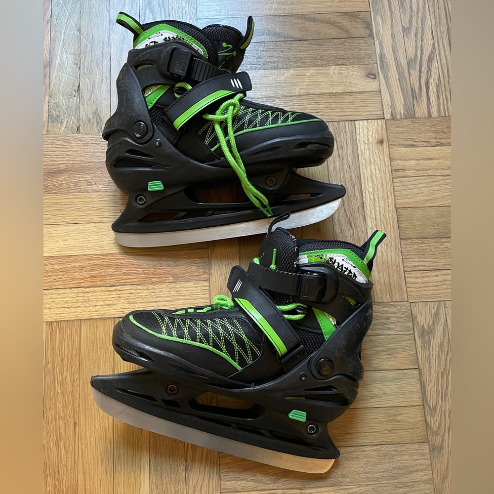 Adjustable Ice Skates Size 32-36 EU
